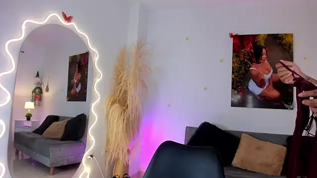 Snapshot of chantall_smith chatting on 11/17/25, 12:11 chantall smith online show from 11/17/25, 12:11