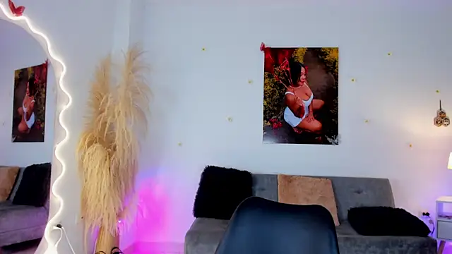 Snapshot of chantall_smith chatting on 11/29/25, 02:20 chantall smith online show from 11/29/25, 02:20