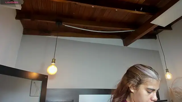 SaraaJhonsonn online show from 04/05/26, 02:36