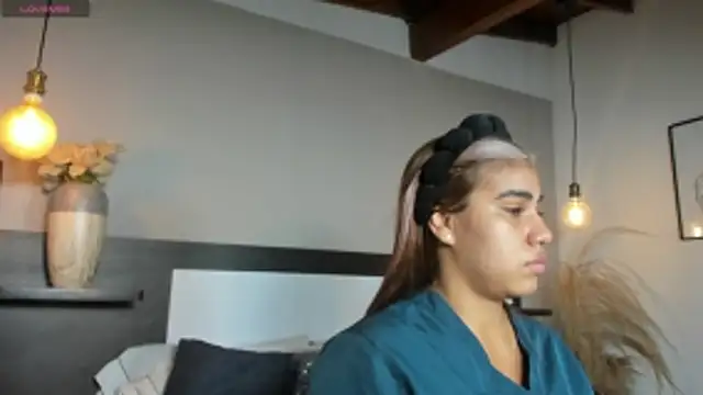 SaraaJhonsonn online show from 04/09/26, 02:33