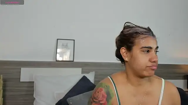 SaraaJhonsonn online show from 04/16/26, 03:24