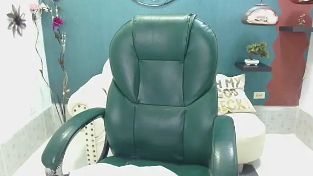 Snapshot of Melikasweetz chatting on 12/29/24, 08:26 Melikasweetz online show from 12/29/24, 08:26