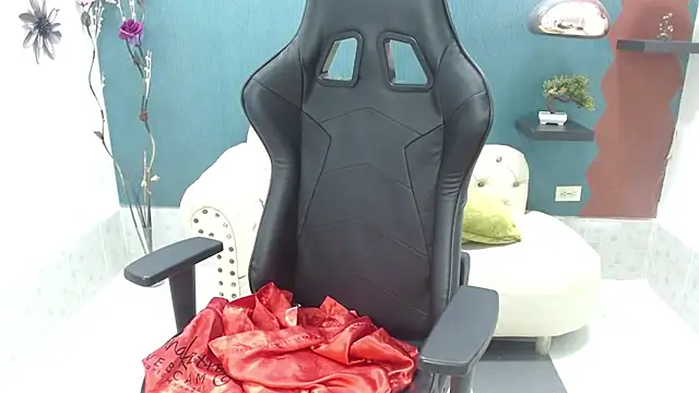 Snapshot of Melikasweetz chatting on 02/14/25, 08:48 Melikasweetz online show from 02/14/25, 08:48