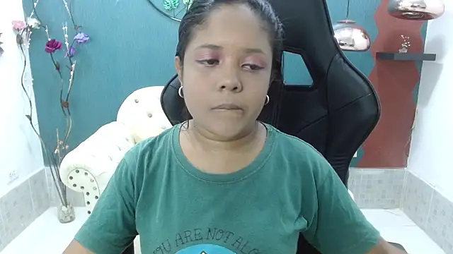 Snapshot of Melikasweetz chatting on 02/25/25, 05:25 Melikasweetz online show from 02/25/25, 05:25