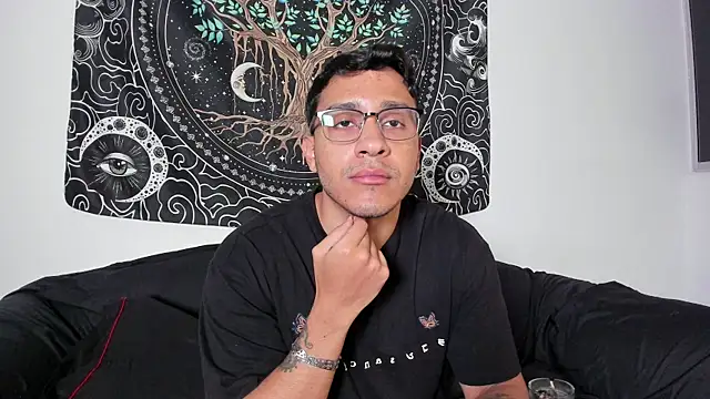 Snapshot of JayMarcos_ chatting on 10/12/25, 01:37 JayMarcos online show from 10/12/25, 01:37