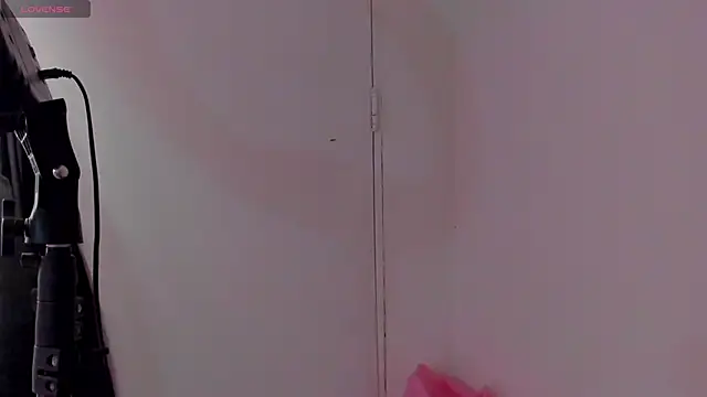 emma-hiill online show from 12/21/24, 02:26