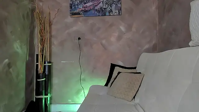 emma-hiill online show from 03/18/25, 03:31