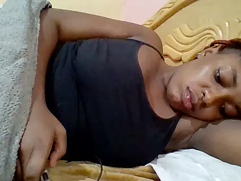 Snapshot of Zara_Twilight chatting on 12/16/25, 01:27 Zara Twilight online show from 12/16/25, 01:27