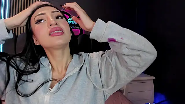 Nicolette ks  online show from 06/05/26, 04:52