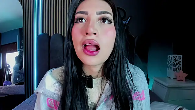 Nicolette ks  online show from 07/01/26, 05:42
