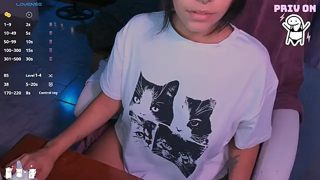 Snapshot of AllisonCatUwU chatting on 12/11/24, 08:18 AllisonCatUwU online show from 12/11/24, 08:18