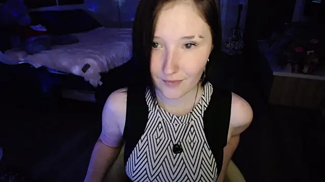 Snapshot of Kira_Bakker chatting on 10/02/25, 11:45 Kira Bakker online show from 10/02/25, 11:45