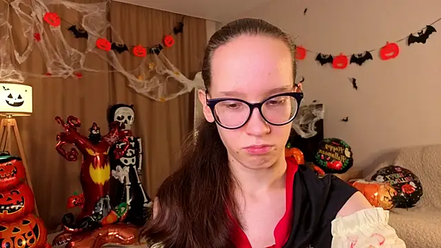 BettyBrowni online show from 10/31/25, 04:08