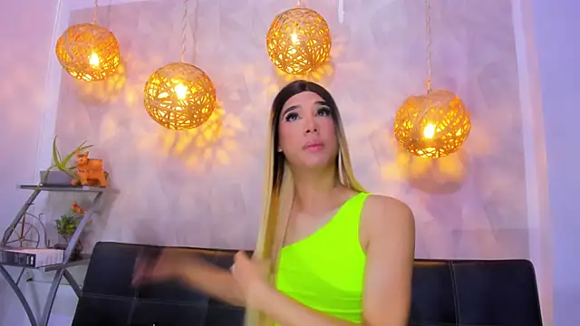 victoria aleia  online show from 02/17/25, 08:15