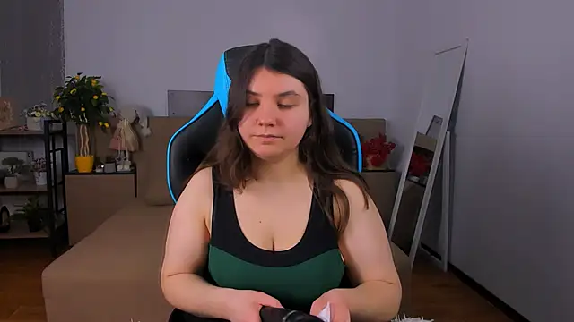 Snapshot of Viola__Shy chatting on 02/13/26, 09:22 Viola Shy online show from 02/13/26, 09:22