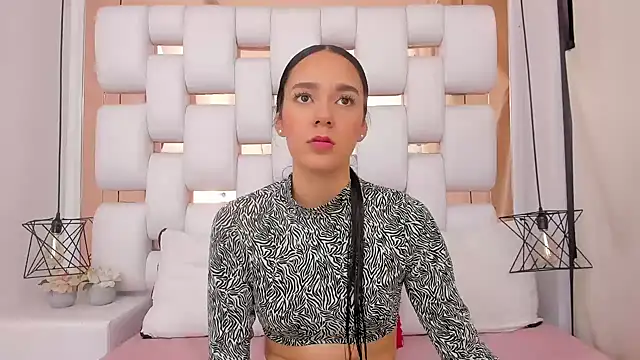 EmmyCruzZ online show from 01/13/26, 01:49