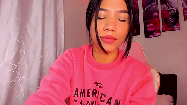 Snapshot of Alissarhys26 chatting on 12/19/24, 01:07 Alissarhys26 online show from 12/19/24, 01:07