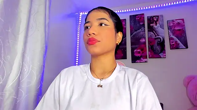 Snapshot of Alissarhys26 chatting on 12/29/24, 03:44 Alissarhys26 online show from 12/29/24, 03:44