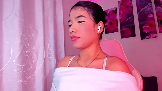 Snapshot of Alissarhys26 chatting on 02/10/25, 12:30 Alissarhys26 online show from 02/10/25, 12:30