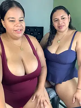 Snapshot of twocurvylatins chatting on 06/09/26, 10:49 twocurvylatins online show from 06/09/26, 10:49
