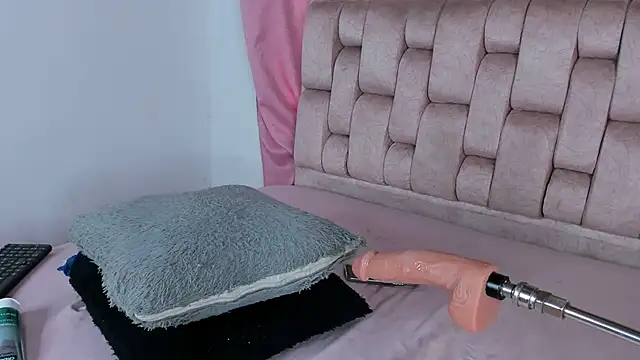 Emma Evelyn online show from 02/08/26, 07:50