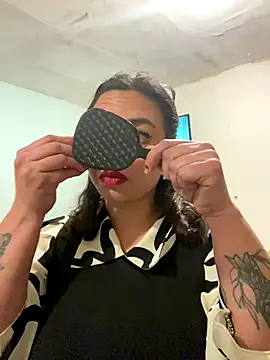 Lucrecia 33 online show from 12/15/25, 06:50