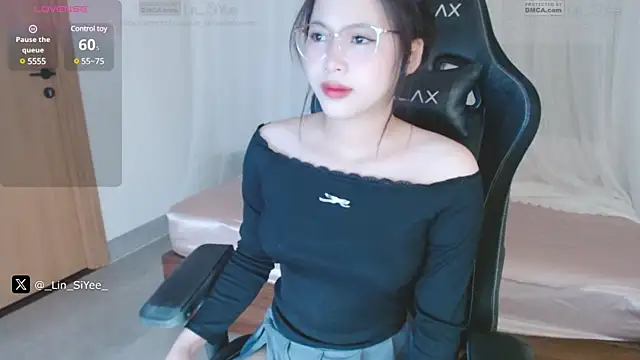 Snapshot of Lin_SiYee chatting on 02/15/25, 01:21 Lin SiYee online show from 02/15/25, 01:21