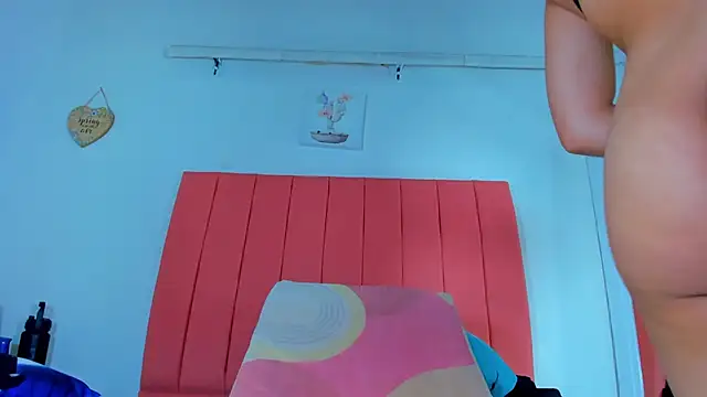 Snapshot of valen_rose0 chatting on 01/16/25, 12:09 valen rose0 online show from 01/16/25, 12:09