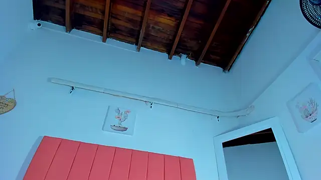 Snapshot of valen_rose0 chatting on 01/20/25, 03:07 valen rose0 online show from 01/20/25, 03:07