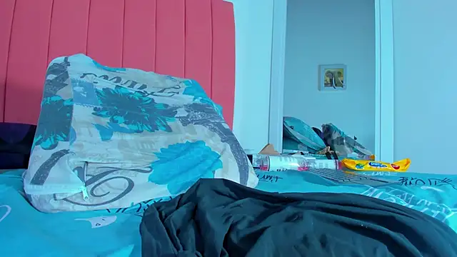 Snapshot of valen_rose0 chatting on 02/01/25, 03:07 valen rose0 online show from 02/01/25, 03:07