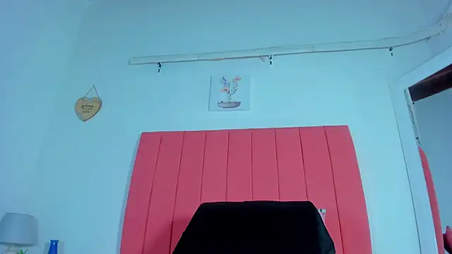 Snapshot of valen_rose0 chatting on 02/08/25, 12:06 valen rose0 online show from 02/08/25, 12:06