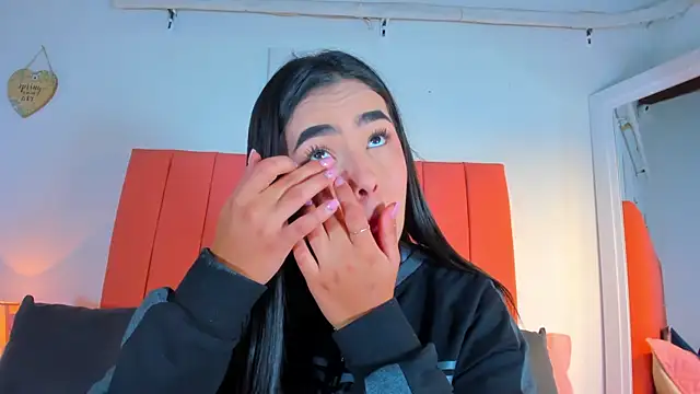 Snapshot of valen_rose0 chatting on 09/15/25, 12:16 valen rose0 online show from 09/15/25, 12:16