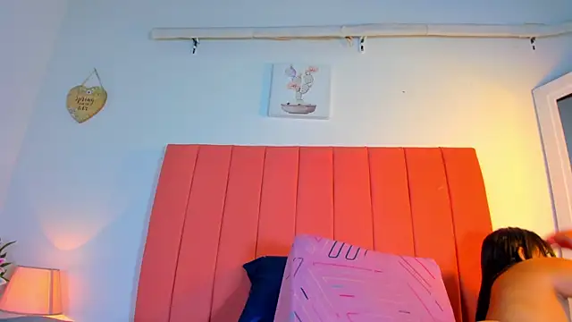 Snapshot of valen_rose0 chatting on 10/07/25, 12:13 valen rose0 online show from 10/07/25, 12:13