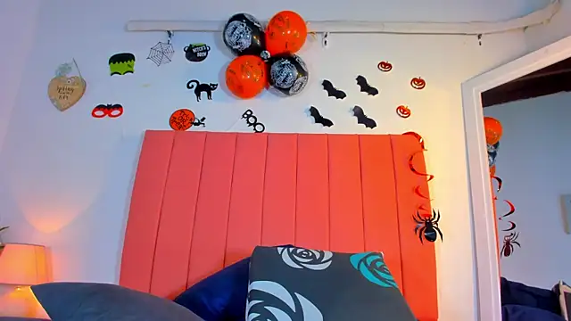 Snapshot of valen_rose0 chatting on 10/29/25, 12:07 valen rose0 online show from 10/29/25, 12:07