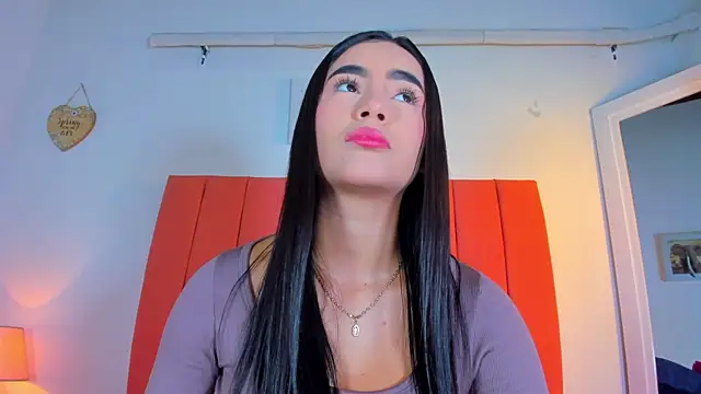 Snapshot of valen_rose0 chatting on 11/12/25, 12:16 valen rose0 online show from 11/12/25, 12:16