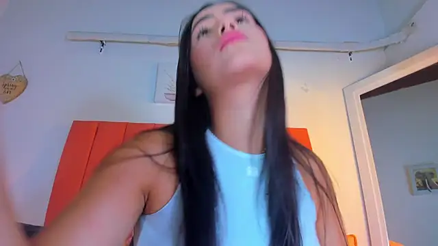 Snapshot of valen_rose0 chatting on 12/15/25, 12:09 valen rose0 online show from 12/15/25, 12:09