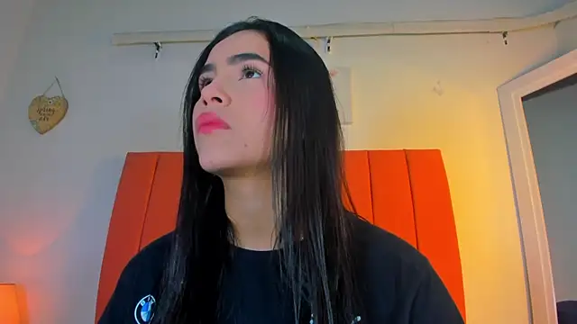 valen rose0 online show from 12/18/25, 12:11