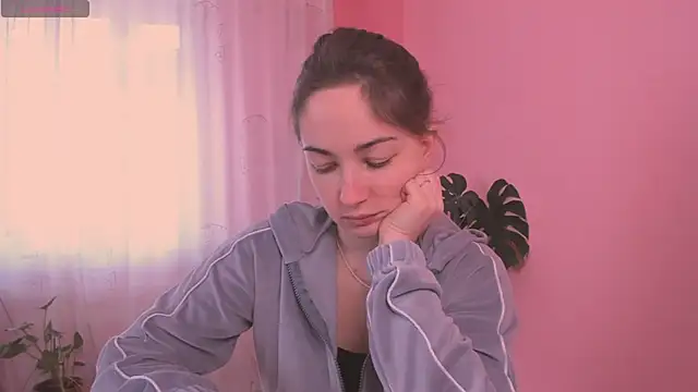 Snapshot of cClandesTina chatting on 03/17/25, 12:04 cClandesTina online show from 03/17/25, 12:04