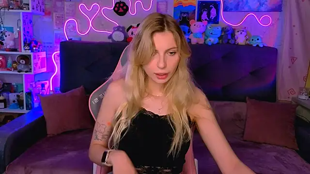 Maria Hunt online show from 10/25/25, 04:53