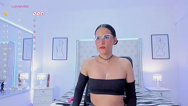 Snapshot of Coco_Balenciaga_ chatting on 01/08/25, 11:54 Coco Balenciaga online show from 01/08/25, 11:54