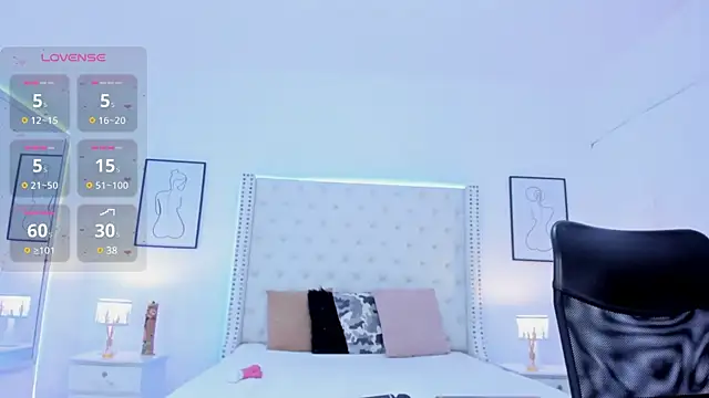 Snapshot of Coco_Balenciaga_ chatting on 02/11/25, 03:18 Coco Balenciaga online show from 02/11/25, 03:18