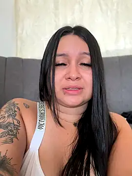 Pretty Isadora online show from 10/15/25, 08:09