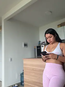 Pretty Isadora online show from 04/04/26, 08:50