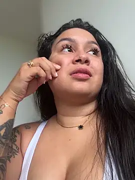 Pretty Isadora online show from 04/05/26, 09:01