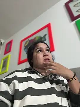 Pretty Isadora online show from 04/22/26, 07:48