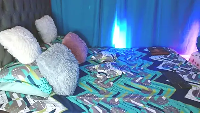 Kerly Lopez online show from 04/09/26, 05:29