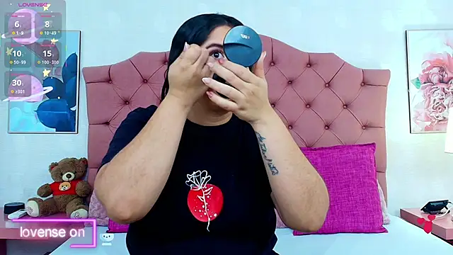 ThyaraJhons online show from 11/28/25, 12:08