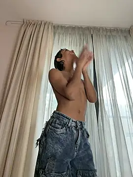 Snapshot of alejo_cute chatting on 03/17/26, 10:40 alejo cute online show from 03/17/26, 10:40