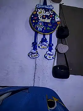 Snapshot of The-quee22 chatting on 10/24/25, 09:00 The-quee22 online show from 10/24/25, 09:00