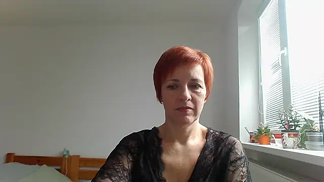 Snapshot of LoraLoraMay chatting on 10/14/25, 08:37 LoraLoraMay online show from 10/14/25, 08:37
